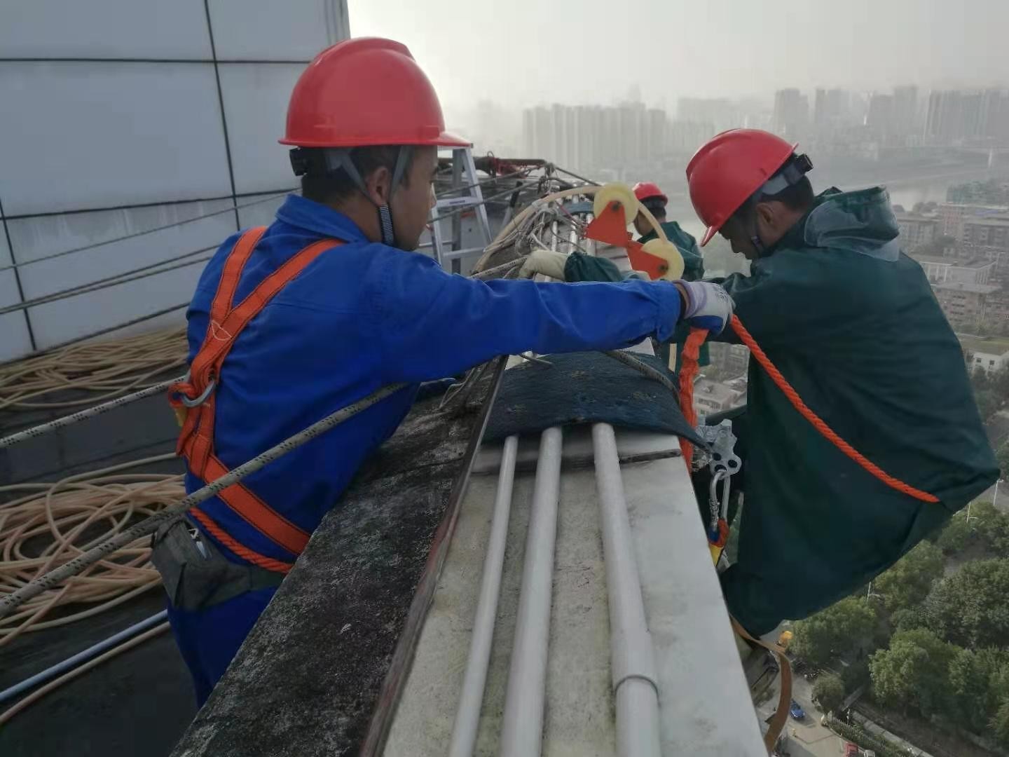 高空外墻清洗，瑞潔特“蜘蛛人”在勇敢前行